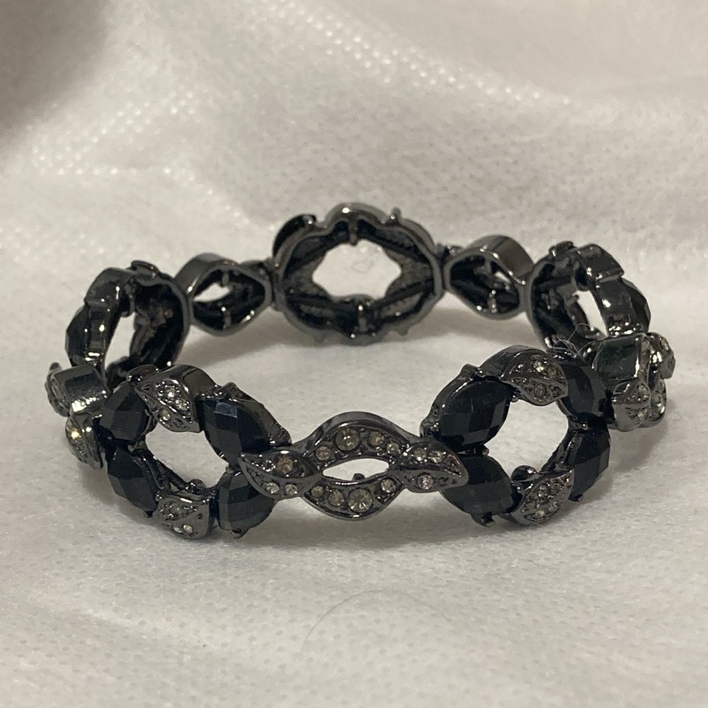 NWOT - Stretchy Black & Pewter Coloured Crystal Bead Bracelet
